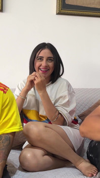 Mon meilleur ami pleure pendant que je suis sa femme pour avoir perdu le pari du match Colombie vs Portugal