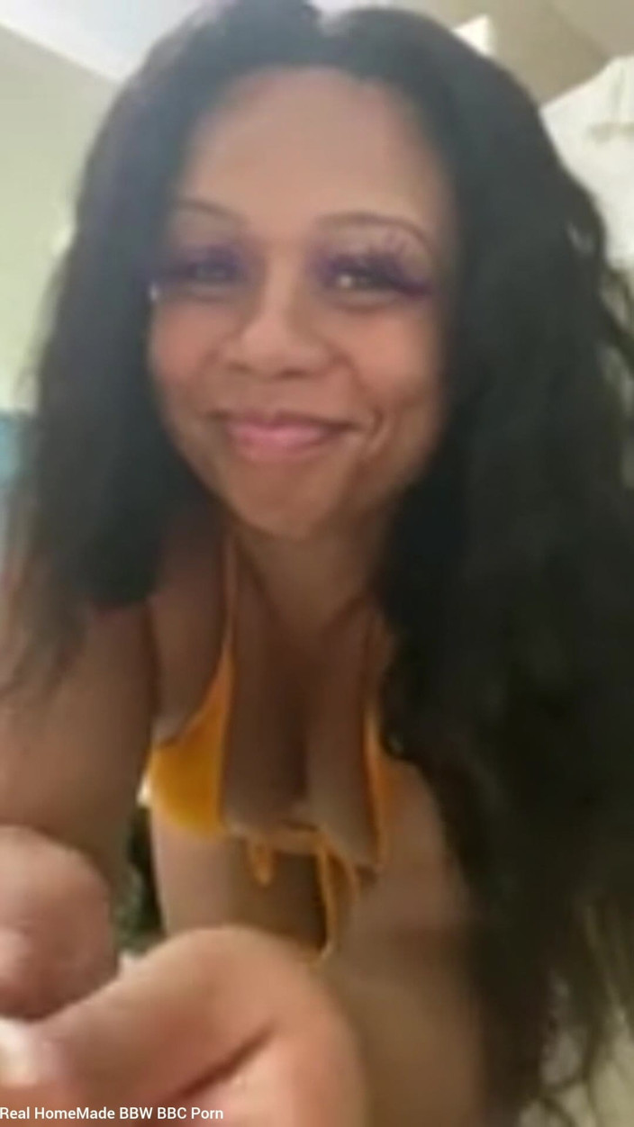 Super sexy ebony cuties: In posa scuotendo il mio culo in bikini sexy