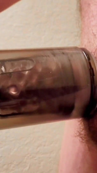 Velký tlustý penis stříká dvakrát tvrdě z automatického mužského masturbace