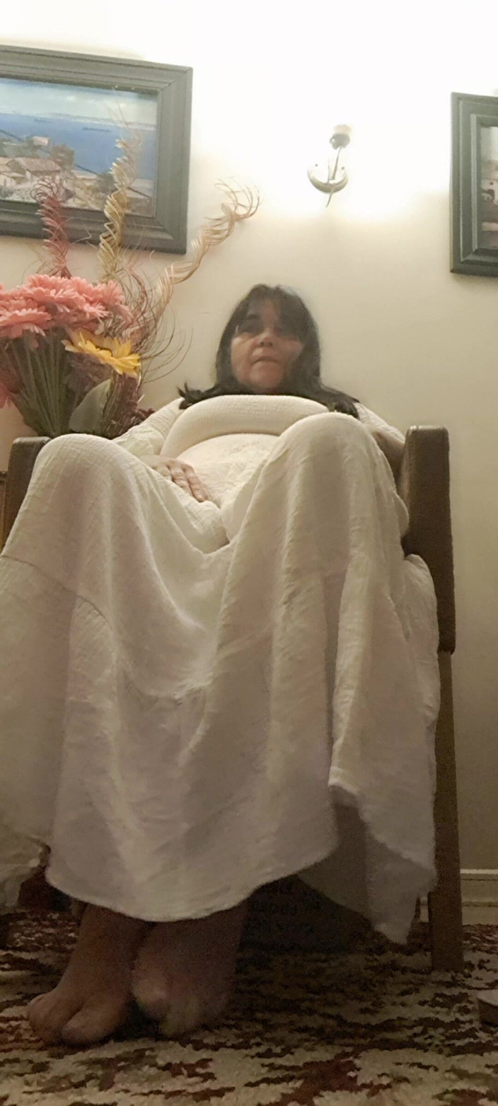 Mommy big hairy pussy: Aanraken en proeven van wat er onder de jurk zit