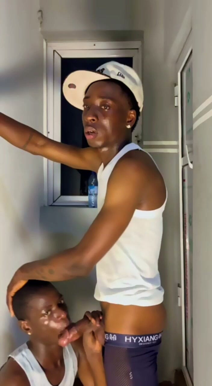 BLACKSHOOTERR: Dickpresido Banyoda Küçük Femboy Sikiyor..