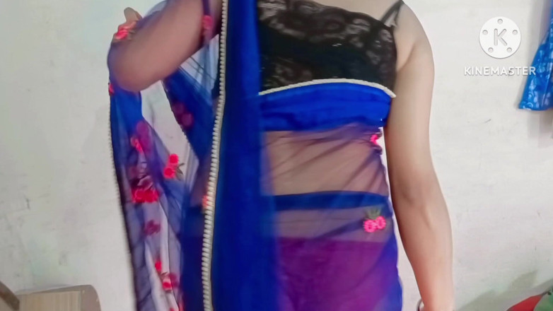 Ankurpriya000: 热辣的性感人妻在洗澡时发现继兄看到他正在洗澡的继兄看到