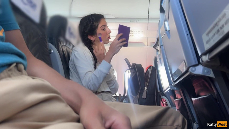 Katty West: Cazzo pubblico esibizionismo in aereo - la ragazza mi ha portato...