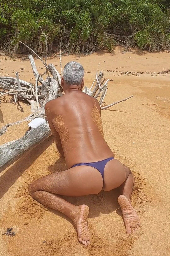 Ladysilvas: Ladysilva in bikini sulla spiaggia molto sexy e il suo...