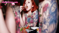 Katty Grray: Очаровательная крошка с большими сиськами поедает суши голышом - мягкая эротика