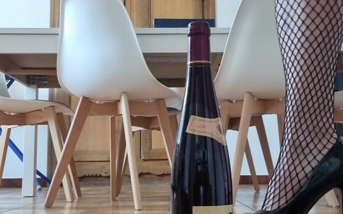 Lauralalouve: Flasche und anus