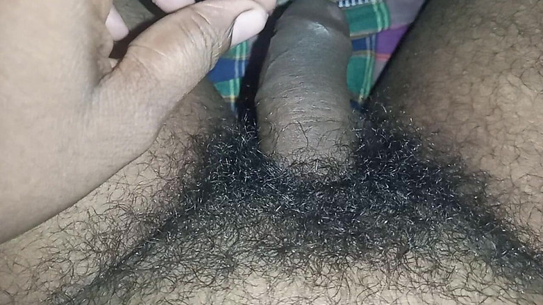 Hungry cliff: Dubaili oğlan banyoda öpüşüyor