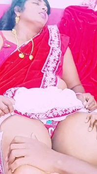 Beautiful Red Saree Desi Housewife Hardcore Fucking House Maid. Telugu Dirty Talks.