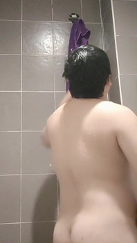 자지를 빨아주는 통통한 소년