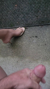 Cumming on Feet Outside