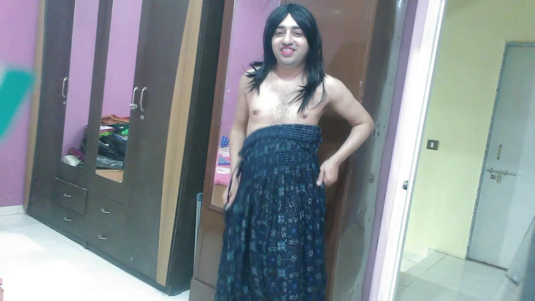 Cute & Nude Crossdresser: Sissy crossdresser femboy sweet lollipop nóng bỏng đi tiểu trong một...
