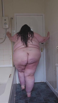 SSBBW Goddess Bathroom Strip and Catwalk