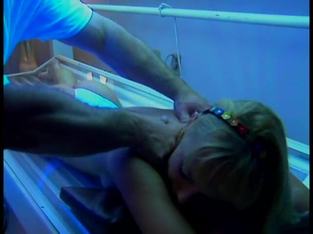 Teen Seduction: Teenage girl give oral fuck by a old