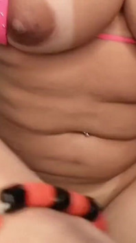 Bianca Naldy masturbándose su coño grasiento