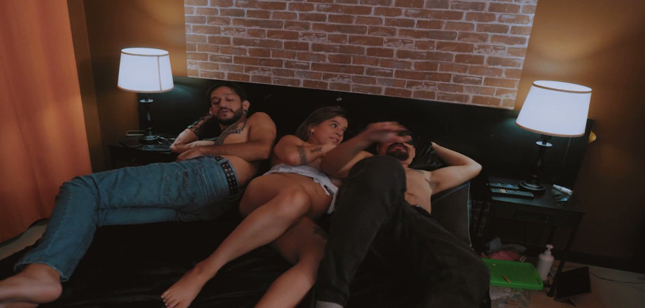 MvsteryGuy: Le beau-fils ne pouvait pas se reposer seul, alors il...