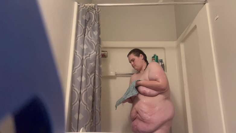 Fat Goddes: ashlil moti kutiya shaavar leti hai
