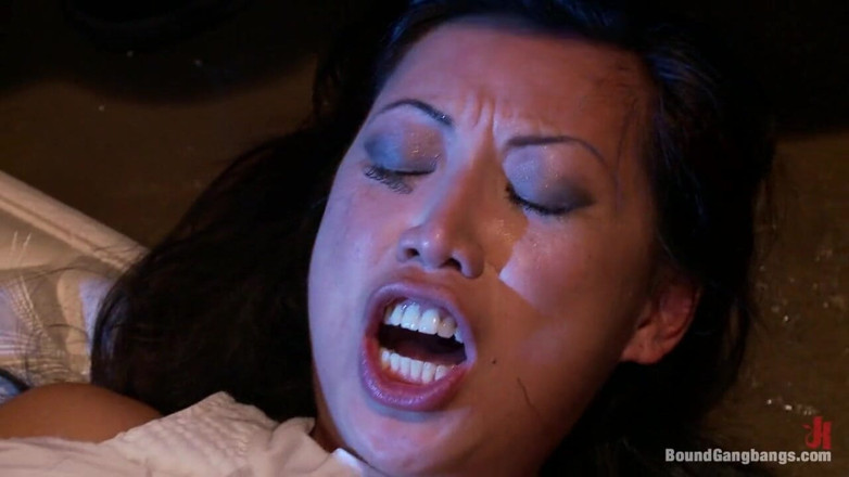 Bound Gang Bangs by Kink: Bela advogada asiática fantasia em ser derrubada e gangbanged em...