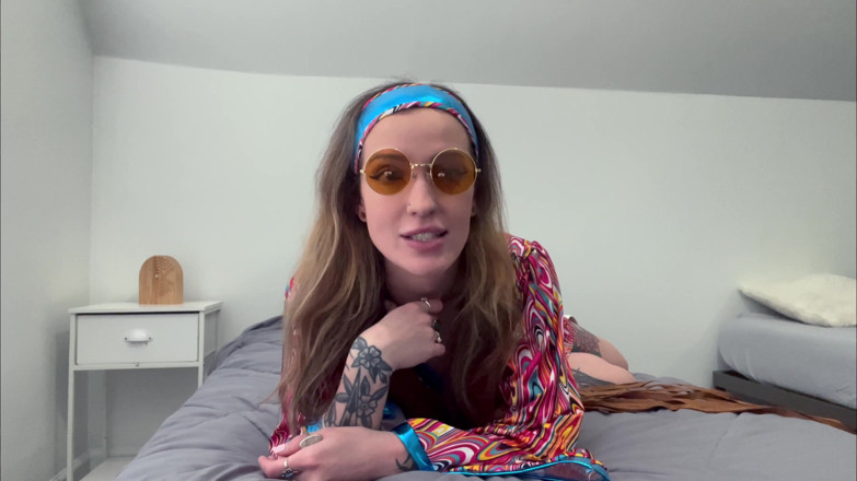 Kink in Time: Sutton's Groovy '60s Foot Worship 4K POV Sole Devotion czeka!