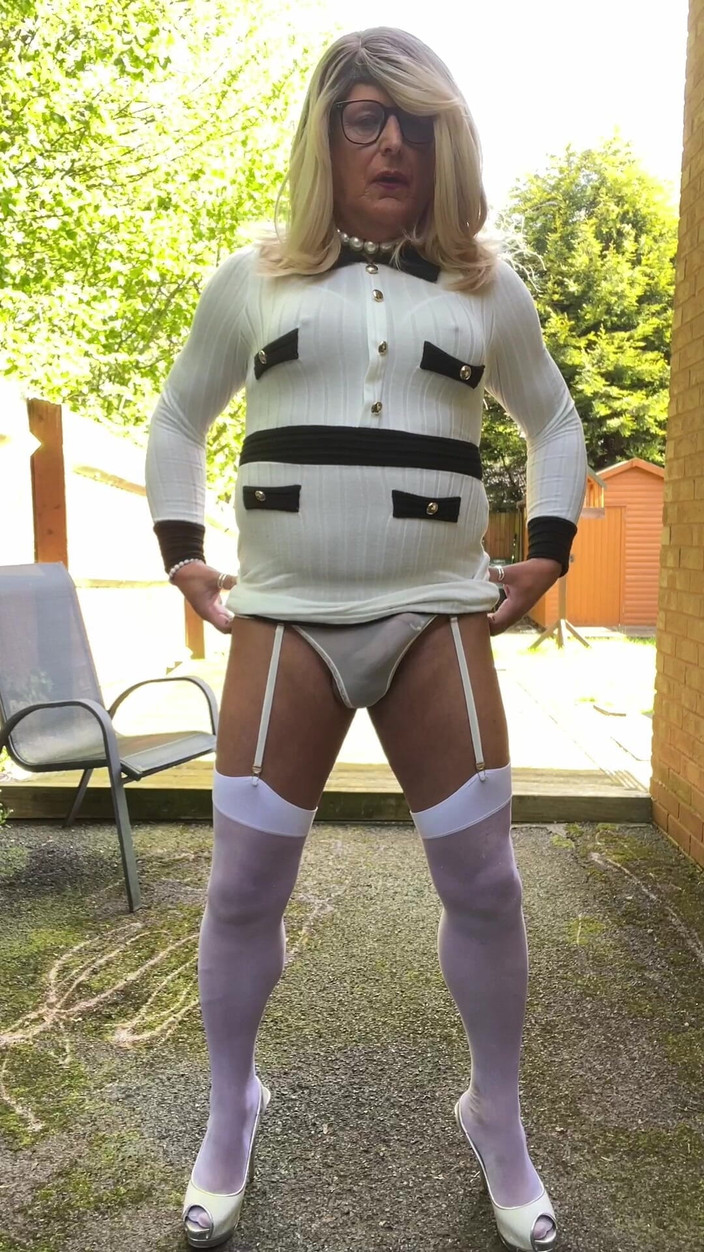 Kellycd2022: Amatör travesti kellycd2022 beyaz çoraplı seksi orta yaşlı seksi kadın