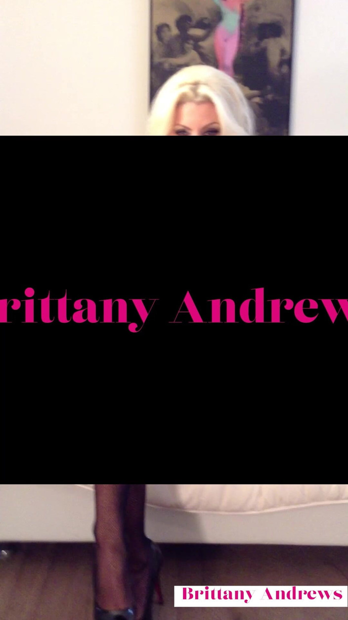 Brittany Andrews: Brittany andrews in lingerie trasparente e fumo lento sensuale glow!