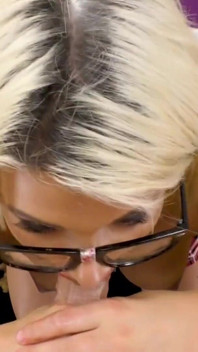 Layla Price 第一人称视角吞精口交