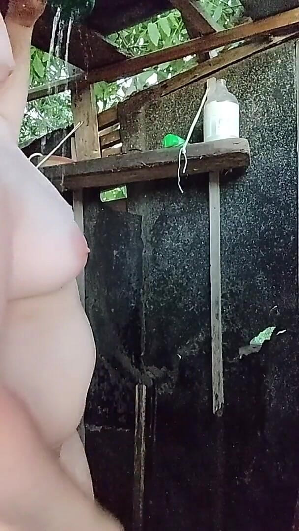 SchoolPrincess: I'm Watching a Curvy Girl Wash Herself in the Street.