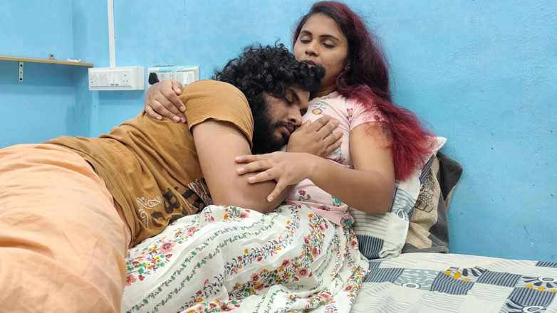 Vaigavarun45: T-shirt et jupe, verrouillage des lèvres romantique dans une romance...