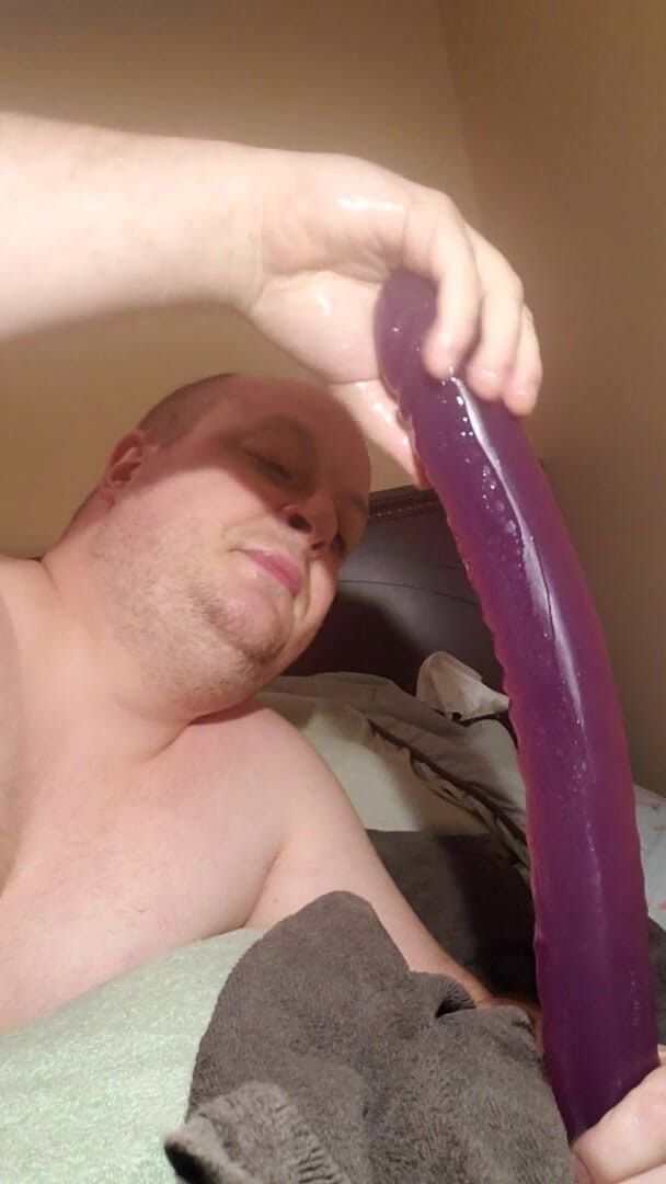 Charlieboy69: Đụ sâu vào cổ họng với cu giả