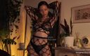 Effy Loweell studio: Model instagram cantik lagi pamer tubuh bertatonya dengan lingerie seksi...
