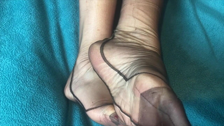 Mr MF: Mrs Mature Feet Getting Special Cream on Her Ff Nylons