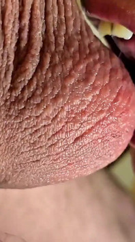 Ball-voll.mp4balls Lutschen, ich nehme zwei in meinen mund, lecken und blowjob mit sperma auf meine dicken titten