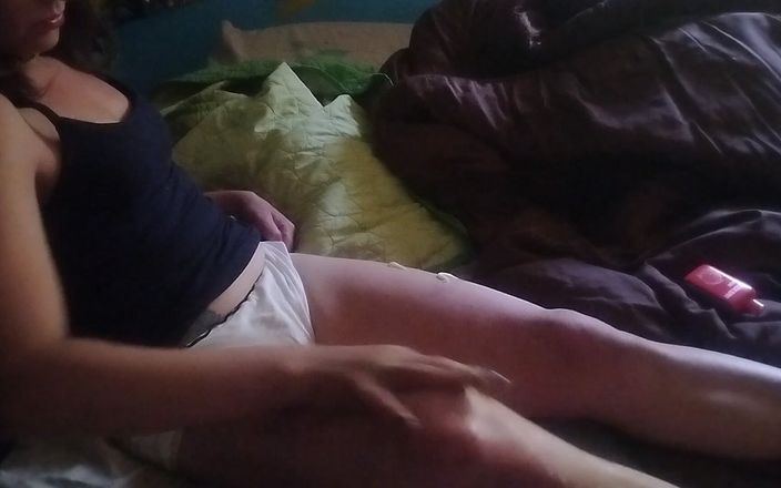 Freakshowsuckerr: Schatje raakt zichzelf aan