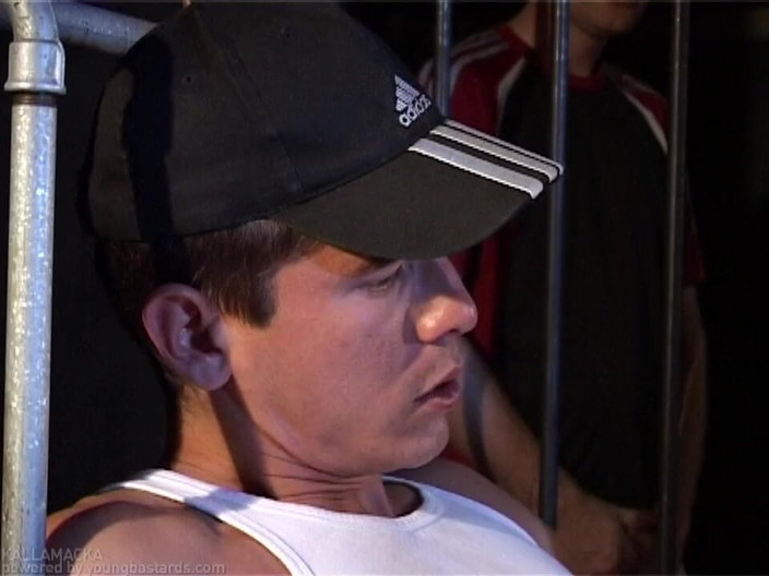 Young Bastards: Szorstka obróbka Skater Bottom