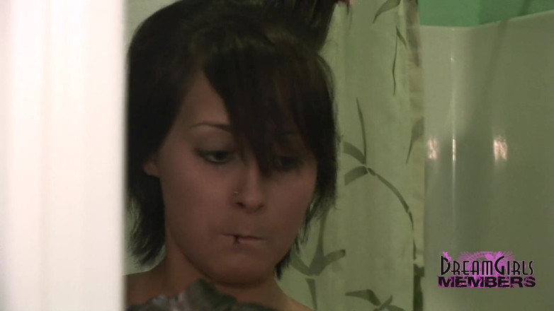 Dream Girls: Zwei muschis mit hottie rasieren sich und machen sich bereit...