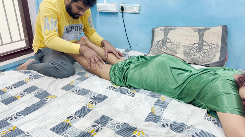 Vaishnavysharunraj: Mistress Feet Massage by Slave