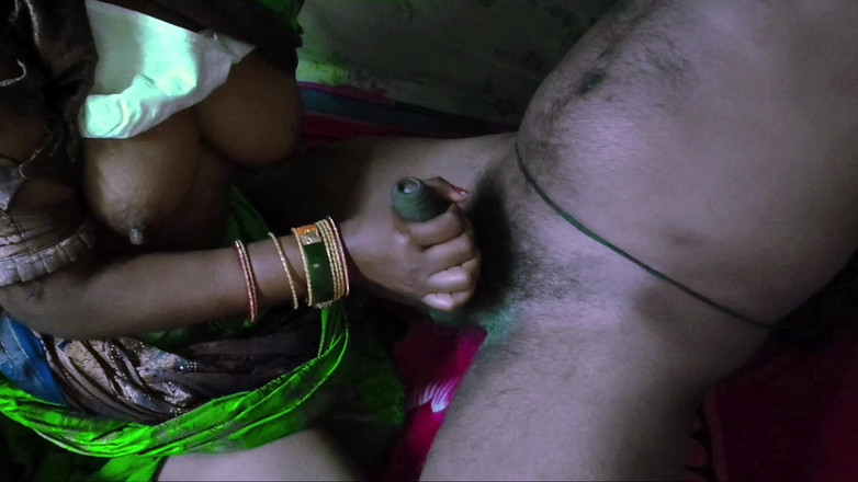 Sumang studio: Бхабхі в зеленому сарі отримує трах від члена свого зведеного брата і приємно трахається. Індійська дезі сільська пизда трахається з ne