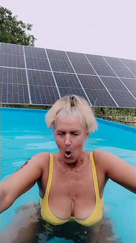 Unterhaltung nach dem Pool zu Hause