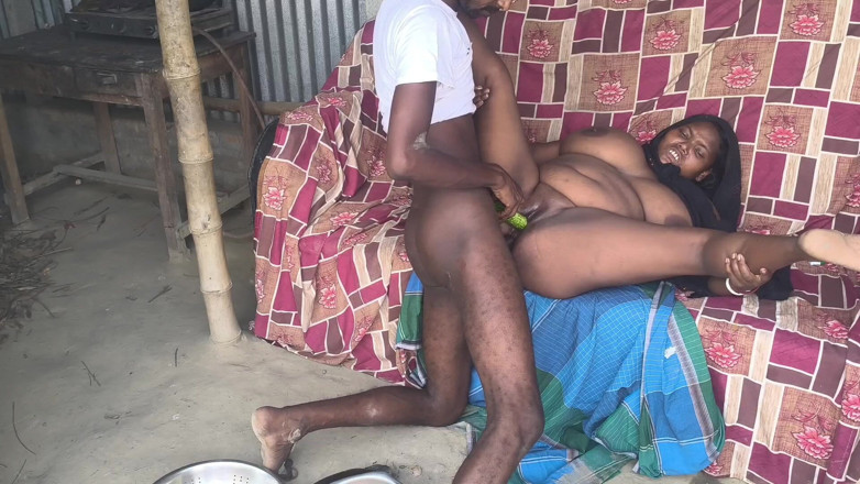 Desi hot balok: Fucked My New Stepsister-in-law with a Cucumber While She Was...