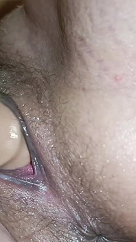 Ich dusche mit einem Dildom, ich bringe mich zu einem Spritzer