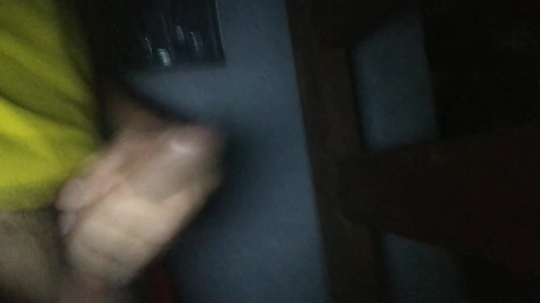 AlexAlejandro13: Afuera en la noche en el porche