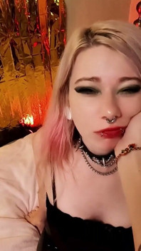 Appuntamento con la ragazza del vampiro: controllo magico, pompini, sesso pov duro