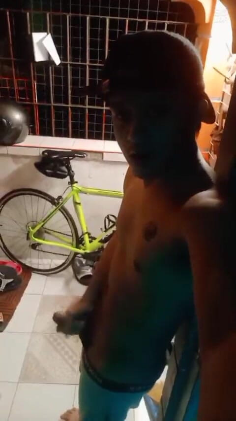 Rent A Gay Productions: Asia Twink Jongen Buitenshuis Aftrekkend