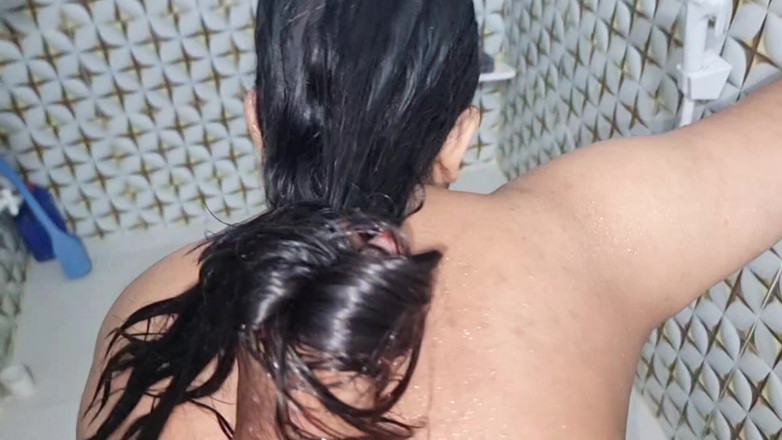 bdboygirl69: Desi moglie doccia in bagno.