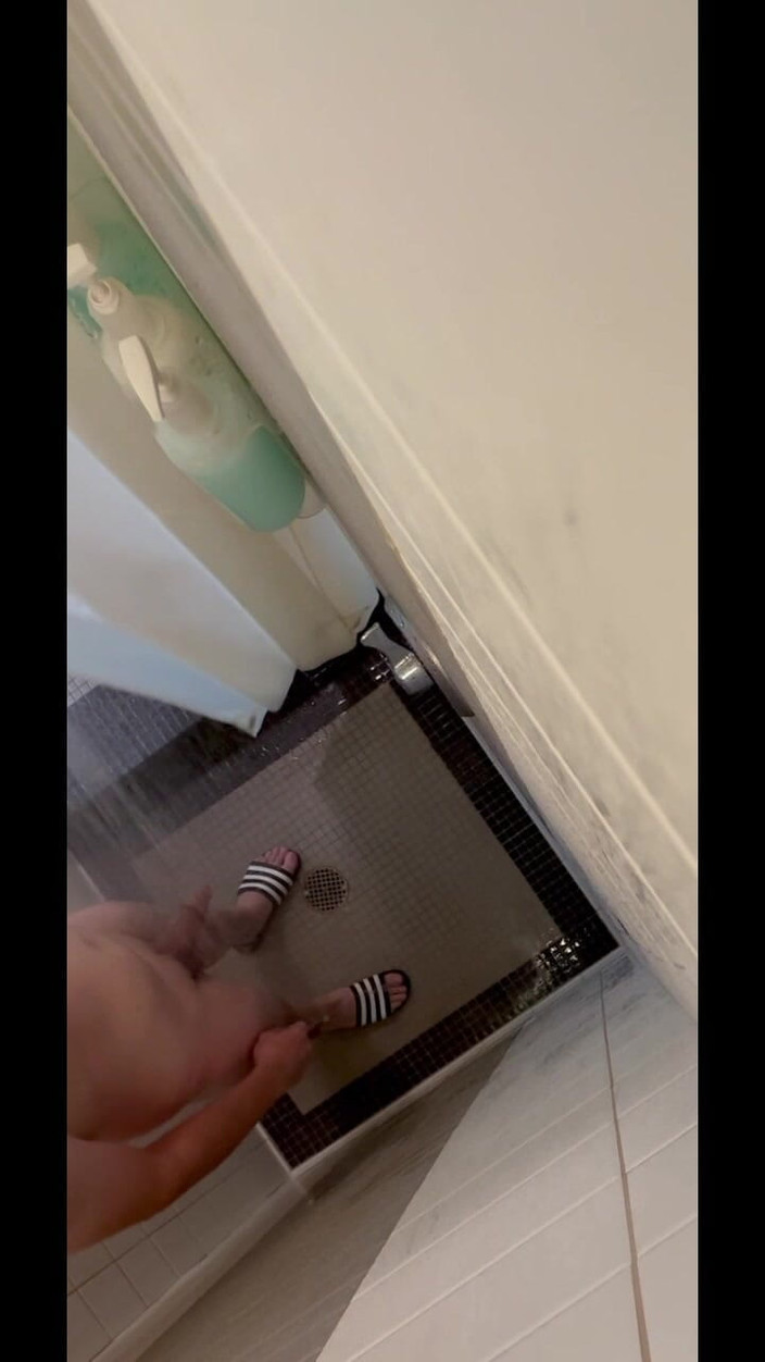 Chase Dixon Butz: Fitnessstudio Dusche Vorgeführt
