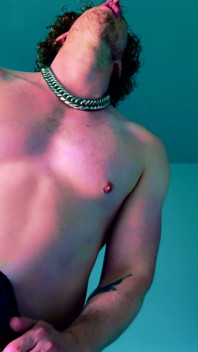 Christian hunter soft dom flippt, fickt sub bottom rober eier tief in seine kehle und seinen arsch, bis er voller sperma ist