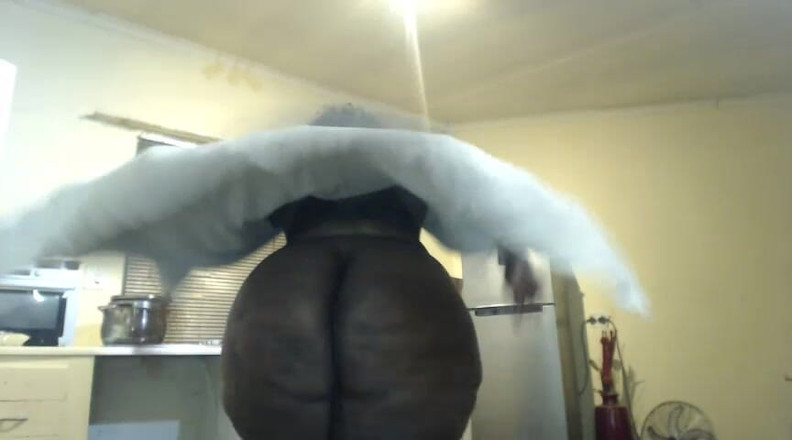 Legendary Booty Overdose: Lubrikujte své sperma mezi mými obřími kozami a zadkem