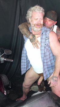 Moto y tabaco follan con Cain Marko
