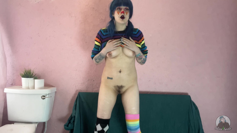Alice Bean: Clowngirl čůrá na podlahu