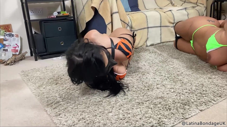 Latina Fetish: Fete super-eroine petrecere legate, cu căluș și luptă! (cea mai bună calitate) (1080p...