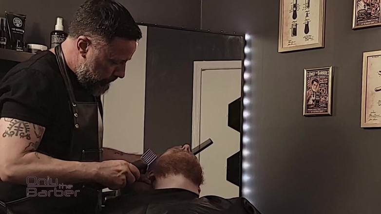 Wallace Accelron: Dirty Barber Gives Bear More Than Just a Haircut!